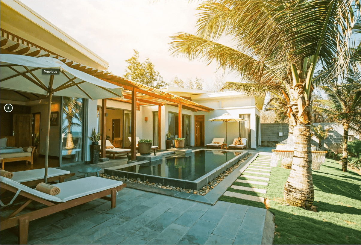 4-BEDROOM BEACH FRONT BUNGALOW