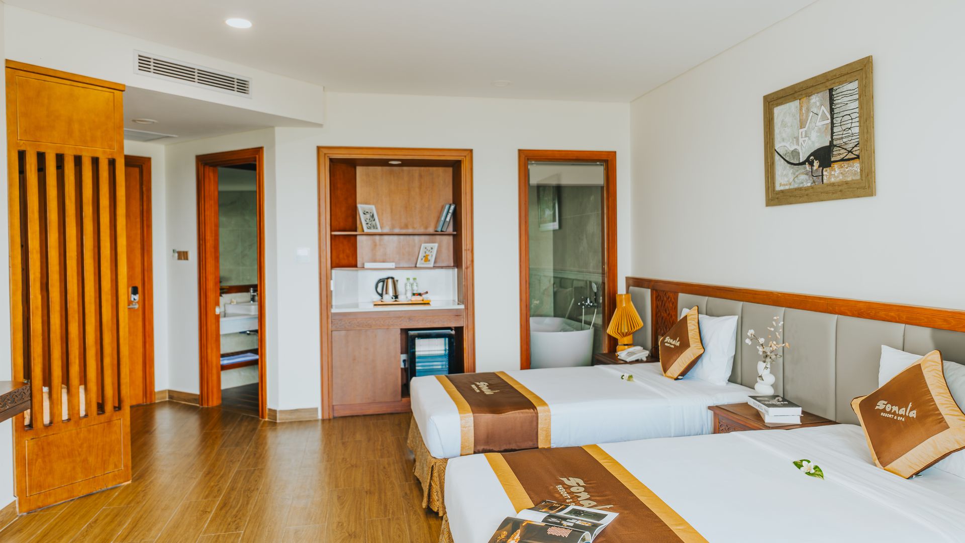 Deluxe Grove View - Featured View